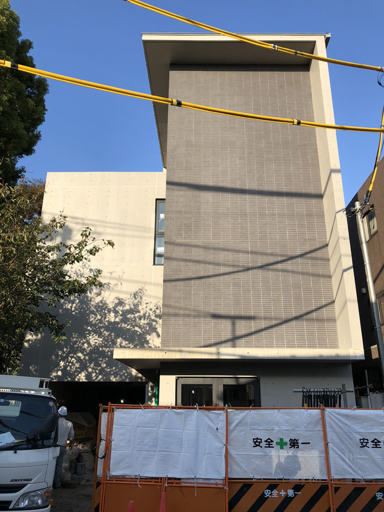 南荻窪の共同住宅の足場が外れた